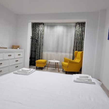 Stone Bridge Apartment Iasi Buitenkant foto